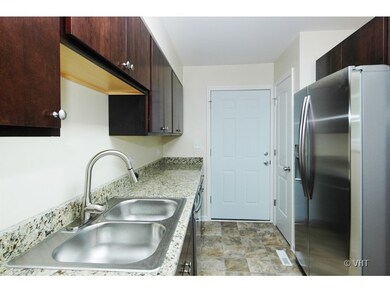 54 Sparrow Rd, Carpentersville, IL 60110 - photo 5