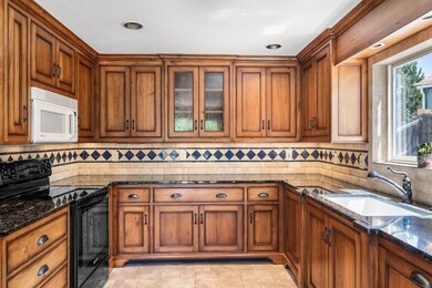 granite counters, under counter lighting