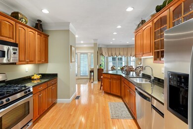 62 Charles Ct unit 33, Southborough, MA 01772 - photo 3