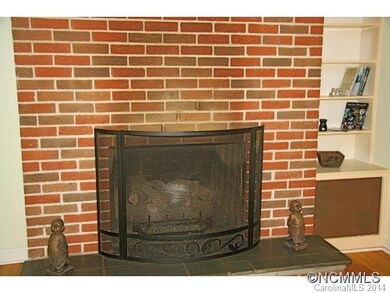 Gas Fireplace!
