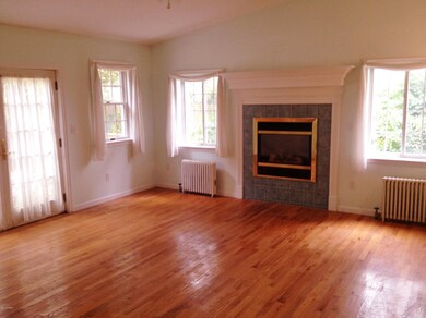 207 W Catharine St, Milford, PA 18337 - photo 3