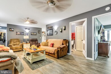 1014 Quaint Acres Ln, Berkeley Springs, WV 25411 - photo 4