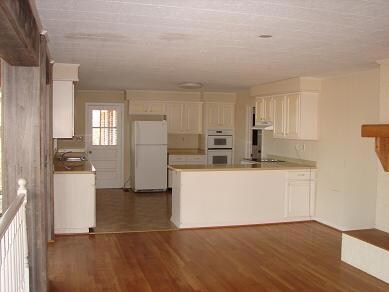 Spacious open kitchen!