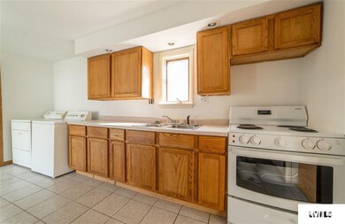 703 Clinton St, Lincoln, IL 62656 - photo 2