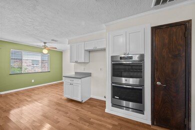 Double oven for all your baking projects