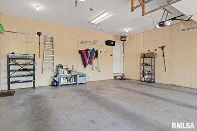 2045 Heitz Rd, Jacksonville, IL 62650 - photo 5