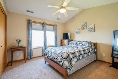 3620 Banar Dr SW unit E, Cedar Rapids, IA 52404 - photo 6