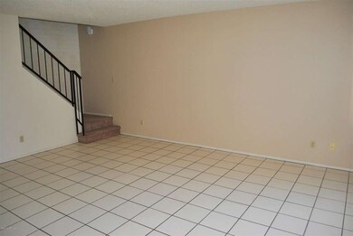 4526 Riverside LRb