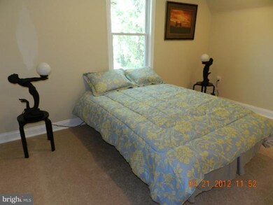 917 Larchmont Ave, Capitol Heights, MD 20743 - photo 3