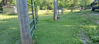 811 W Henry Rd, Thorntown, IN 46071 - photo 2