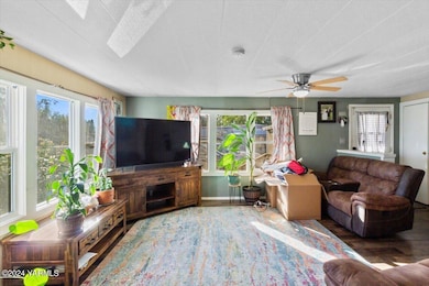 10-2205 Butterfield Rd-030