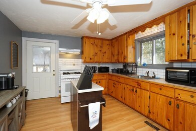 33 Amherst Dr, Center Barnstead, NH 03225 - photo 4