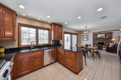 1072 Kristin Ct, Batavia, IL 60510 - photo 4