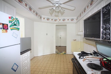 475 Shenstone Rd unit 303, Riverside, IL 60546 - photo 4