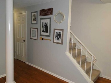 Entry/Foyer.
