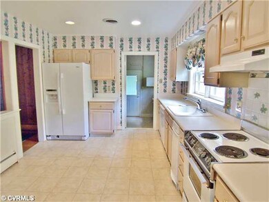 Kitchen - refriderator not included