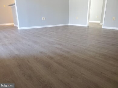 11314 Westbrook Mill Ln unit 201, Fairfax, VA 22030 - photo 5