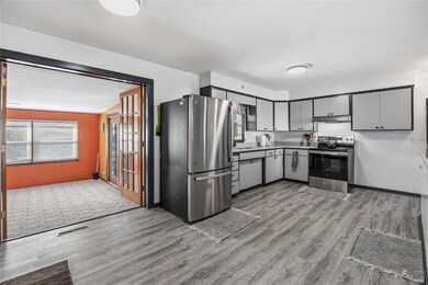 401 E Pine St, Anamosa, IA 52205 - photo 7