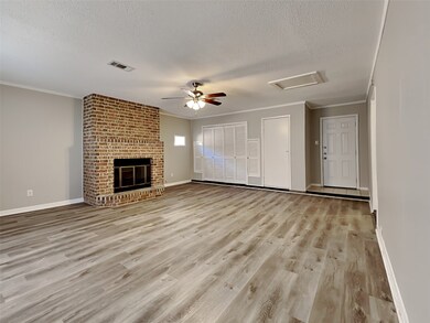 6422 French Chateau Dr, Houston, TX 77088 - photo 4