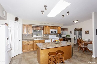 Eat-in Kitchen