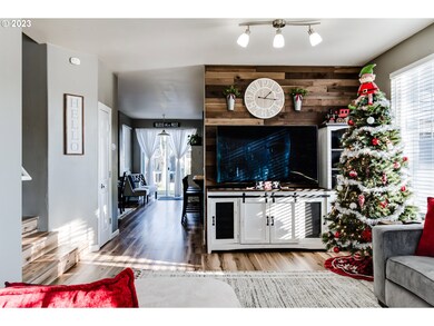 Living Room/Entrance
