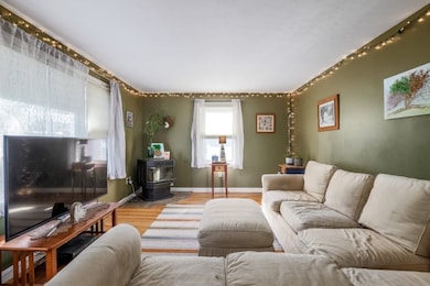 83 Stoneleigh Rd, Holden, MA 01520 - photo 5