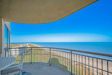 LARGE PRIVATE BALCONY WITH GORGEOUS VIEWS OF THE O