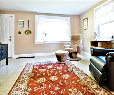 429 Calef Rd, Manchester, NH 03103 - photo 5