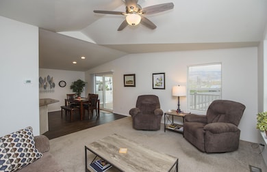 333 Mountain View Dr unit 86, Talent, OR 97540 - photo 6