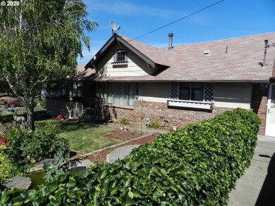 1202 E 10th St, the Dalles, OR 97058 - photo 2