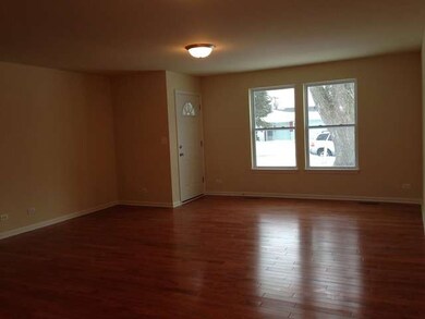 13 Cardinal Ln, Carpentersville, IL 60110 - photo 4