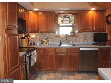 163 Hansen Terrace, Darby, PA 19023 - photo 2