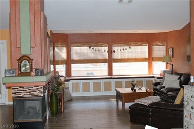 FAMILY ROOM WITH BUILT IN SITTING AREA - PLUS LOTS