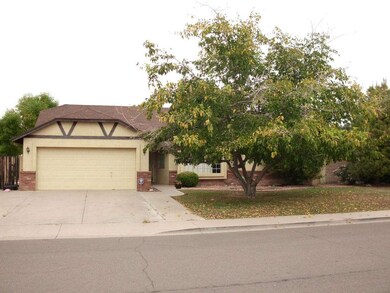 2728 E MINTON 001