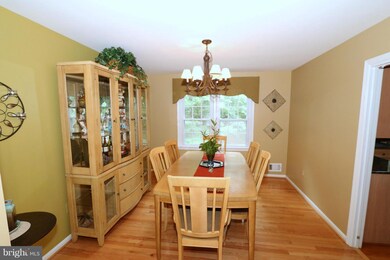 8002 Ferncliff Ct, Springfield, VA 22153 - photo 5