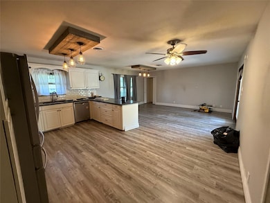 1412 Hillcrest St, Ennis, TX 75119 - photo 3