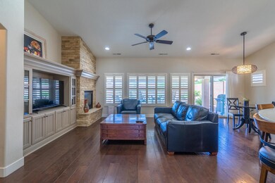 1501 W Grapevine Dr-020