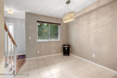 423 Willow Rd E, Staten Island, NY 10314 - photo 7