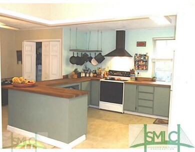 Kitchen. Large Country Kitchen, breakfast area and