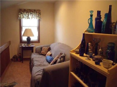 Studio/Study/Office. Upstairs area (balcony) suita