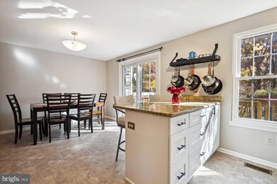 1517 Autumn Ridge Cir, Reston, VA 20194 - photo 3