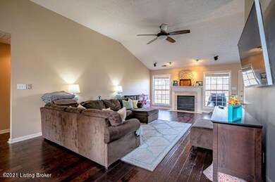 8506 Pathfinder Ct, Louisville, KY 40291 - photo 6