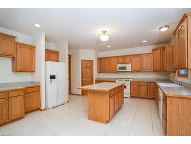 9641 Amberwood Ct, Broadview Heights, OH 44147 - photo 7