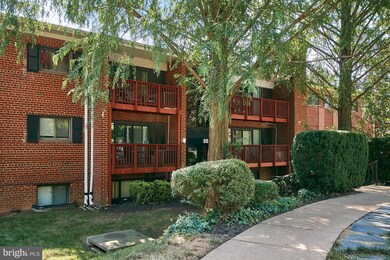 55 Skyhill Rd unit 302, Alexandria, VA 22314 - photo 2