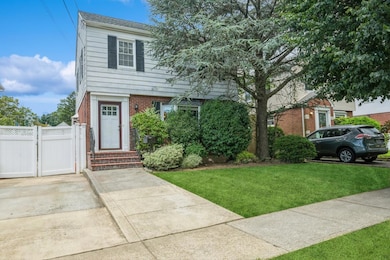 72 Spruce St, West Hempstead, NY 11552 - photo 2