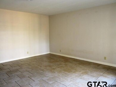 3409 3409 Lynnwood Dr, Tyler, TX 75701 - photo 2