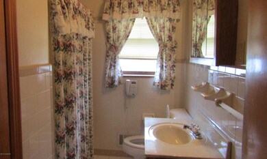 6108 E Manslick Rd, Louisville, KY 40219 - photo 7