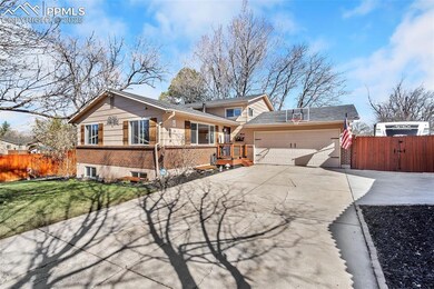 View of front of house featuring driveway, a garag
