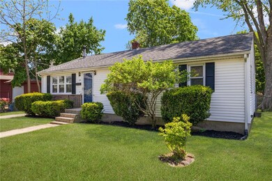 82 Marion Ave S, Cranston, RI 02905 - photo 3