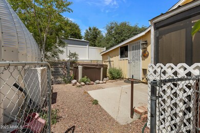 304 W Cherry St-22